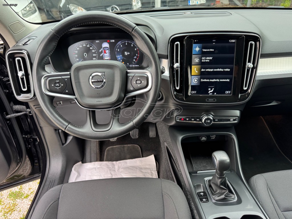 Volvo XC40 ΜΟΜΕΝΤUM PRO