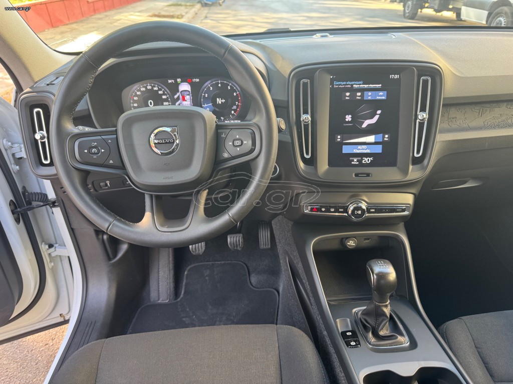 Volvo XC40 ΜΟΜΕΝΤUM