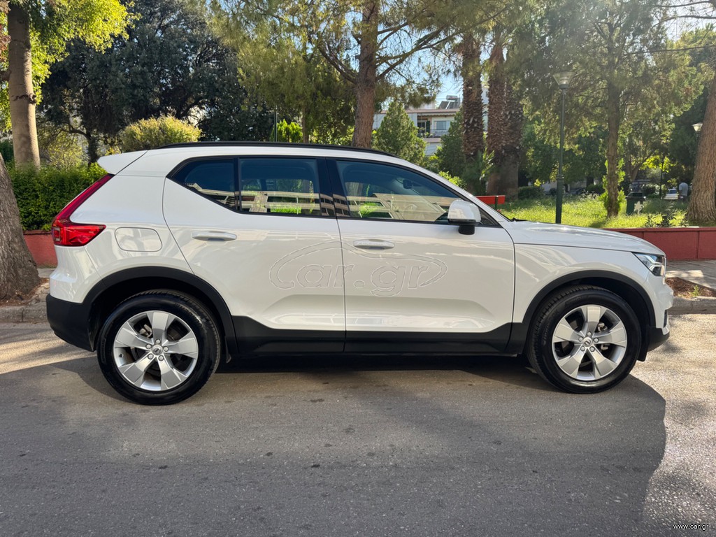 Volvo XC40 ΜΟΜΕΝΤUM