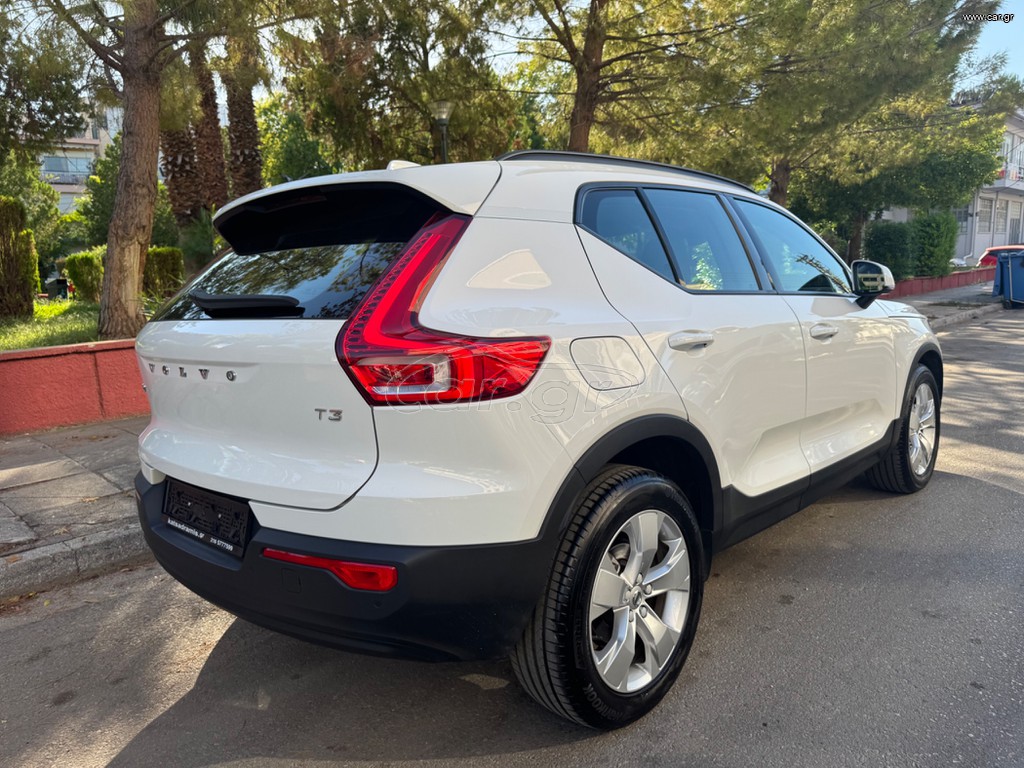 Volvo XC40 ΜΟΜΕΝΤUM